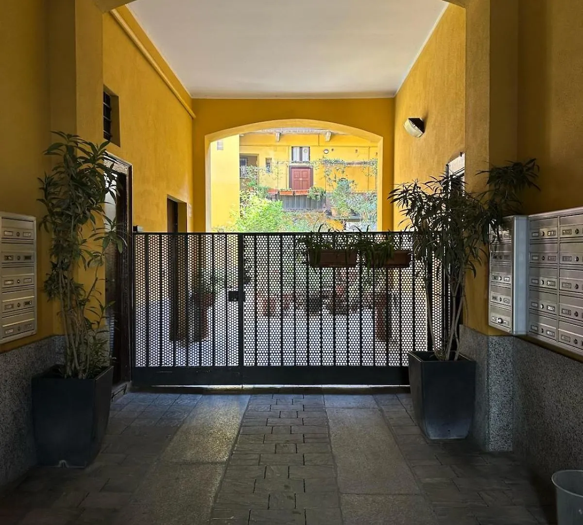 Stylish Navigli Apartment - Comfort & Good Vibes Milan